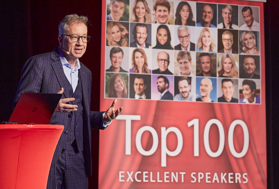 Publikum erlebt Vortrag von KI Keynote Speaker Jan Ditgen